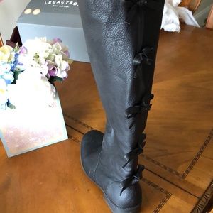 Black bow knee-high boots